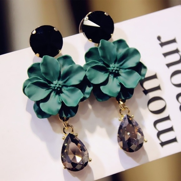 2 for $30 Floral and Rhinestone Earring - Picture 1 of 2